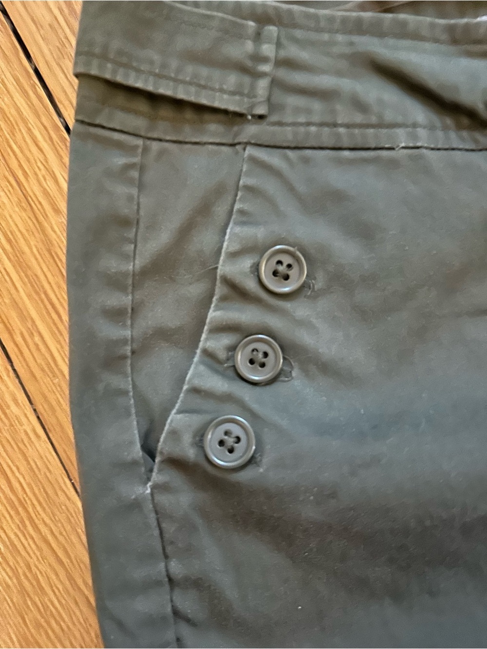 The Limited Olive Green Button-Accent Bermuda Shorts size 10 Women’s GUC - Picture 3 of 7